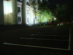 Парковка около здания Парковка